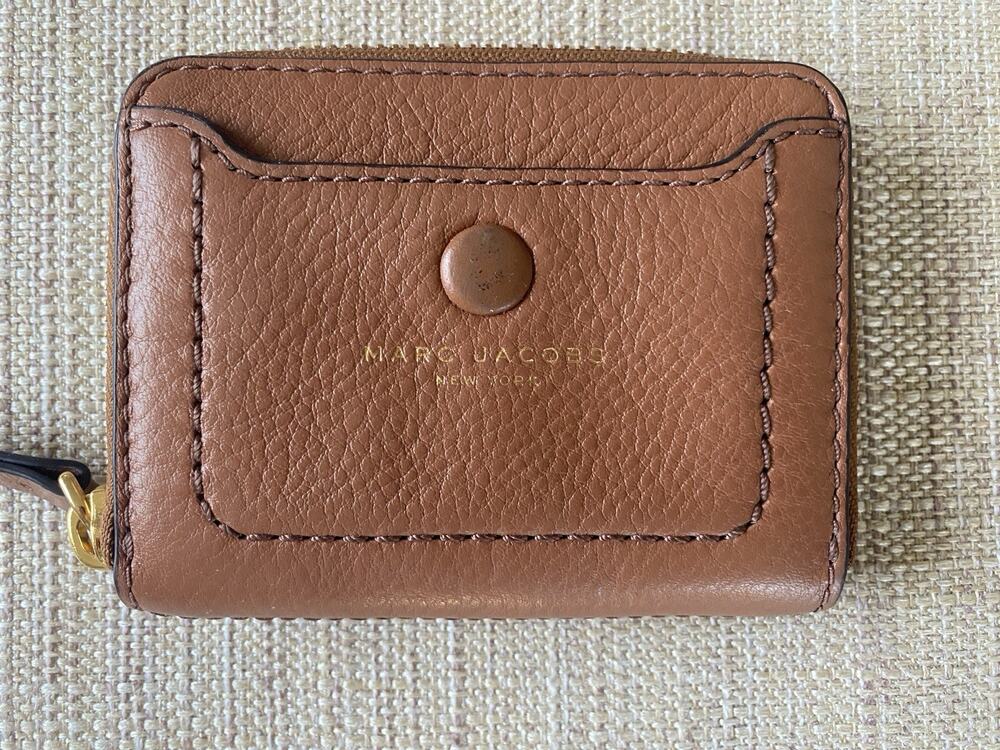 Marc Jacobs Groove Small Bifold Wallet Smoked Almond Brown Tan Leather Compact